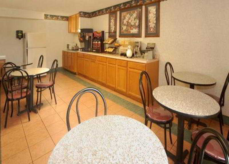 卡特斯维尔-艾默生/莱克波音特红顶酒店 餐厅 照片